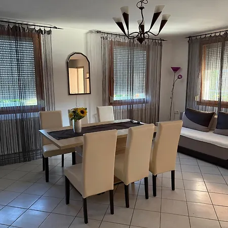 公寓 Hegyalja Apartmanhaz *