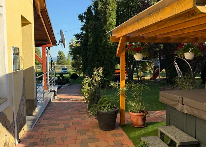 Hegyalja Apartmanhaz Lejlighed Balatongyörök