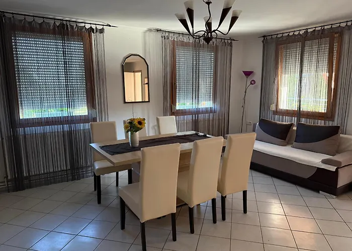 דירה Hegyalja Apartmanhaz *